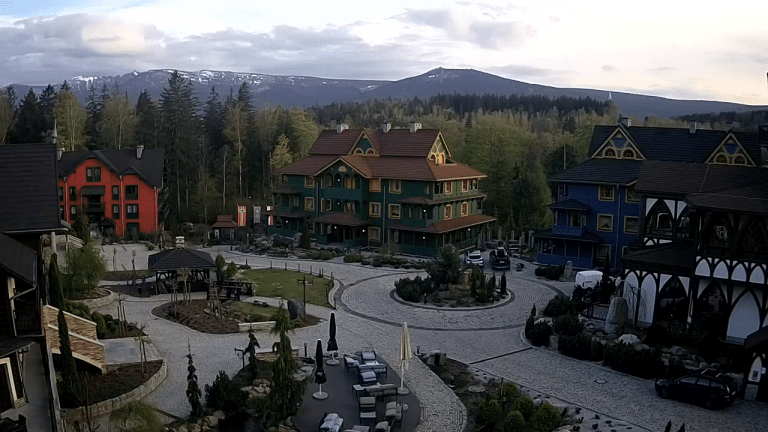 ujęcie z kamery na obiekt Norweska Dolina w Szklarskiej Porębie