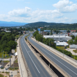 ujęcie z drona wiaduktu na Zabobrzu w mieście Jelenia Góra