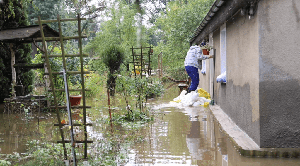 raport z Jeleniej Góry - ujęcie z kamery w Jeleniej Górze podczas podczas powodzi 2024