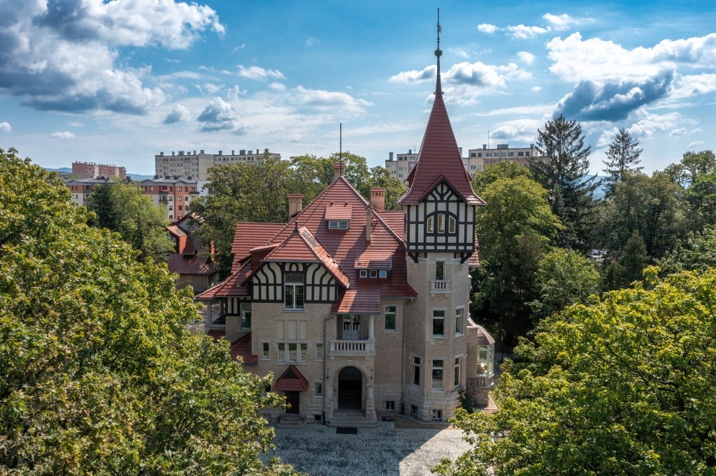 będzie park wokół zameczku