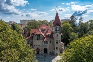 będzie park wokół zameczku