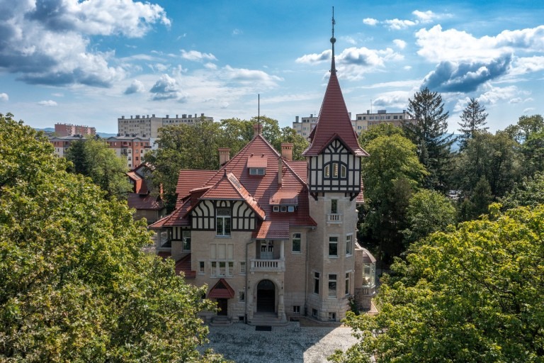 będzie park wokół zameczku