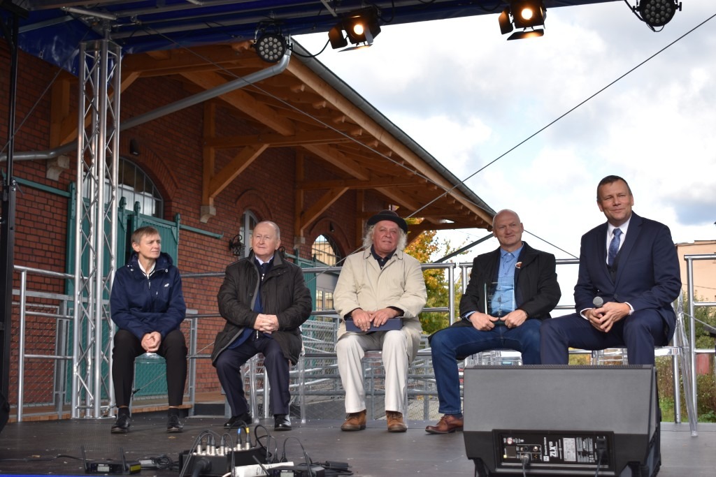 dworzec kolejowy, leśniańskie perły, Gmina Leśna,