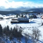 Śnieg w Karkonoszach wabi turystów