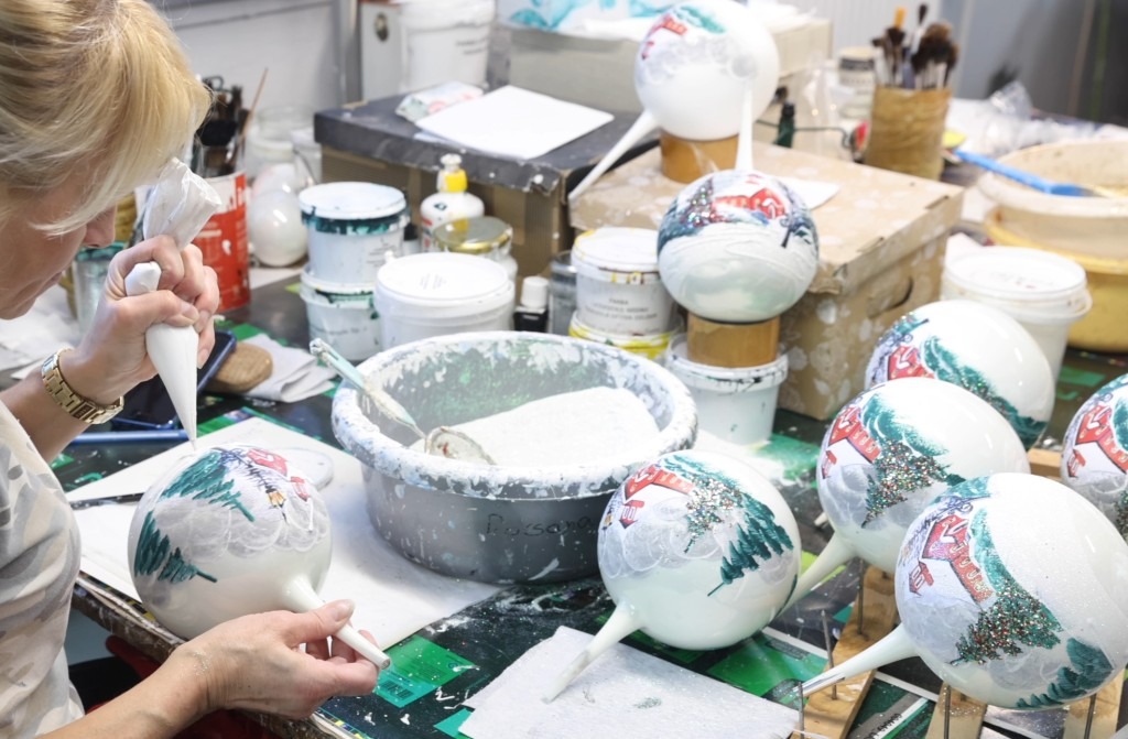 VITBIS - dekoratornia bombek Dekorowane ręcznie bombki w złotoryjskiej fabryce VITBIS