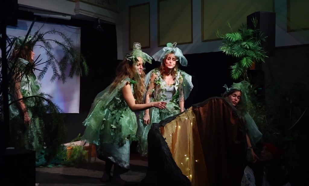 Legenda Ziemi Izerskiej to sztuka napisana przez samych członków trupy teatralnej