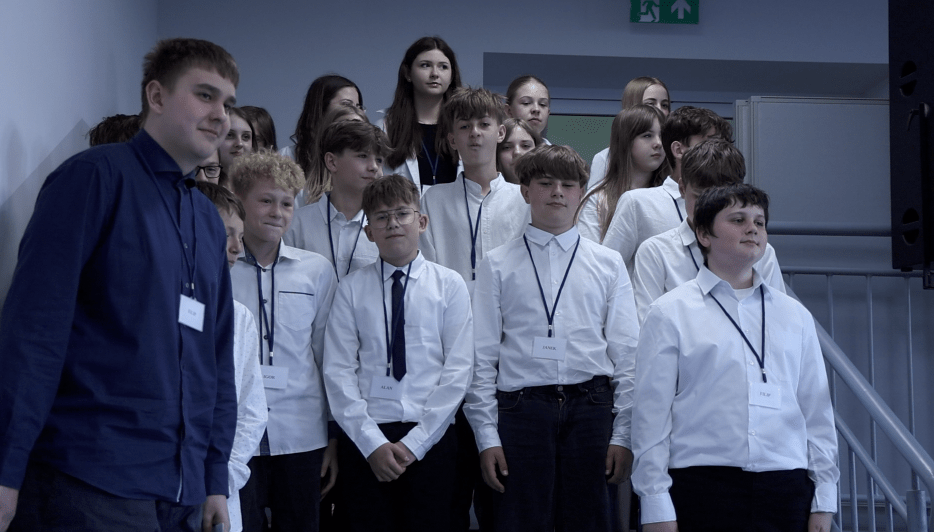 „Między dzwonkami” – Uczniowie z Wlenia wydali własną książkę!