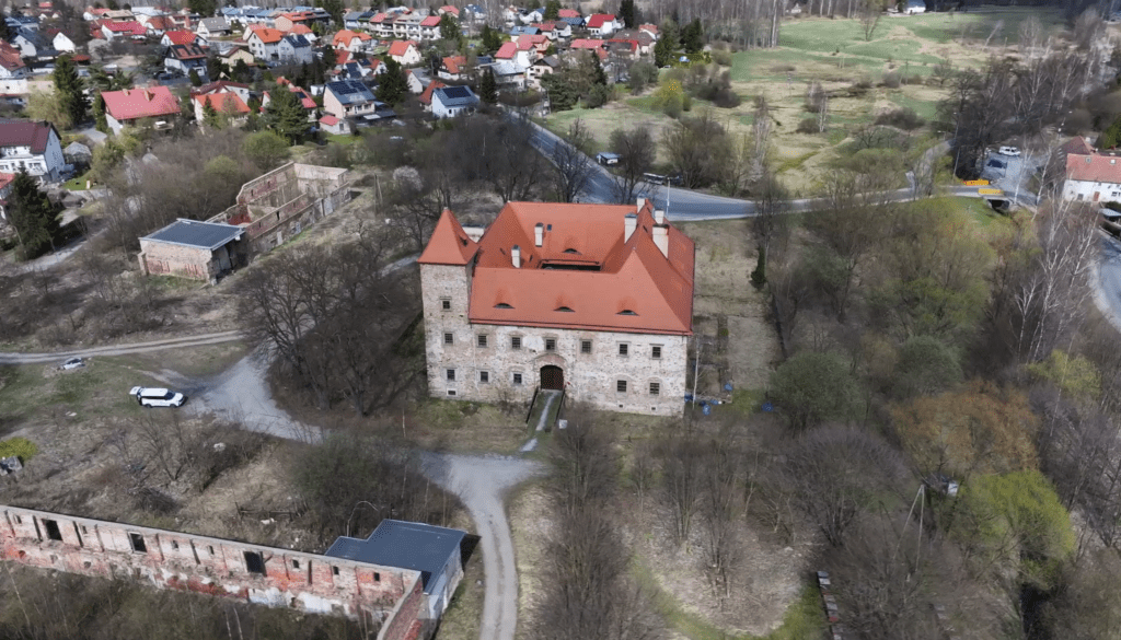 Odzyskany Dwór Czarne