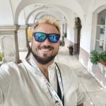 Robert Główczyk (z prawej) w rozmowie z IV Sudeckiego Festiwalu Historycznego "Kroniki Odkrywców" Czy Kamienna Góra wykorzystuje swój historyczny potencjał?
