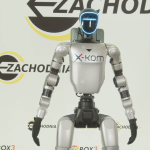 Zdjęcie przedstawia Robota X firmy X-KOM który udzielił wywiadu pt. Czy roboty zastąpią ludzi? Robot X w Zachodnia.tv