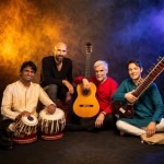 Zdjęcie przedstawia muzyków projektu Indialucia i dotyczy programu "Uratuj projekt India Lucia! Michał Czachowski o walce z czasem i nowej płycie"