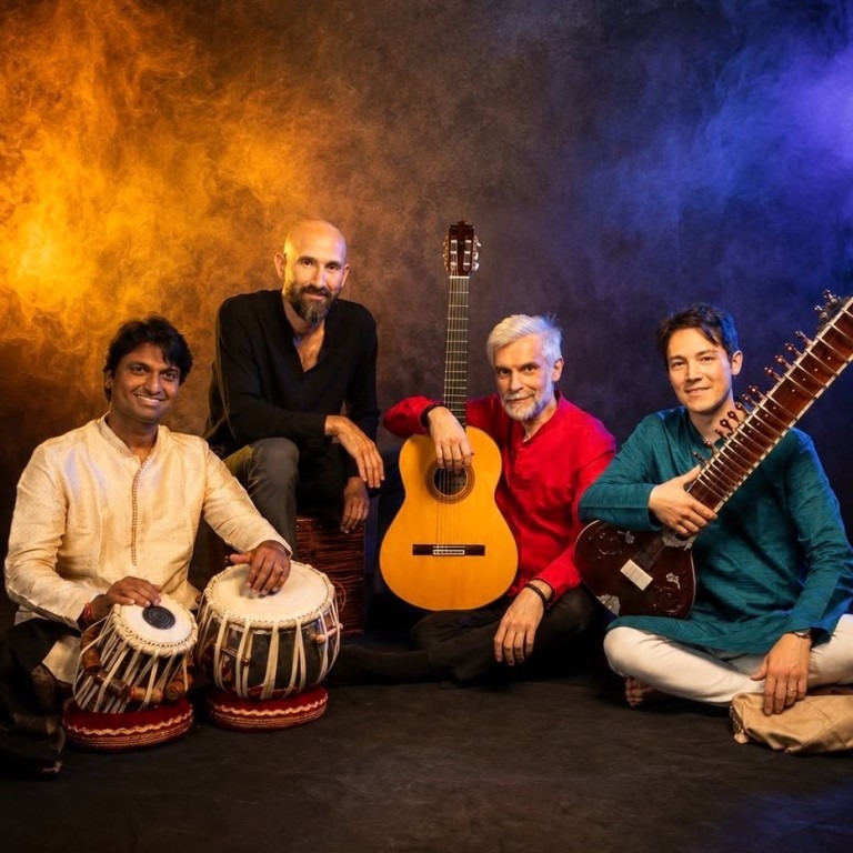 Zdjęcie przedstawia muzyków projektu Indialucia i dotyczy programu "Uratuj projekt India Lucia! Michał Czachowski o walce z czasem i nowej płycie"